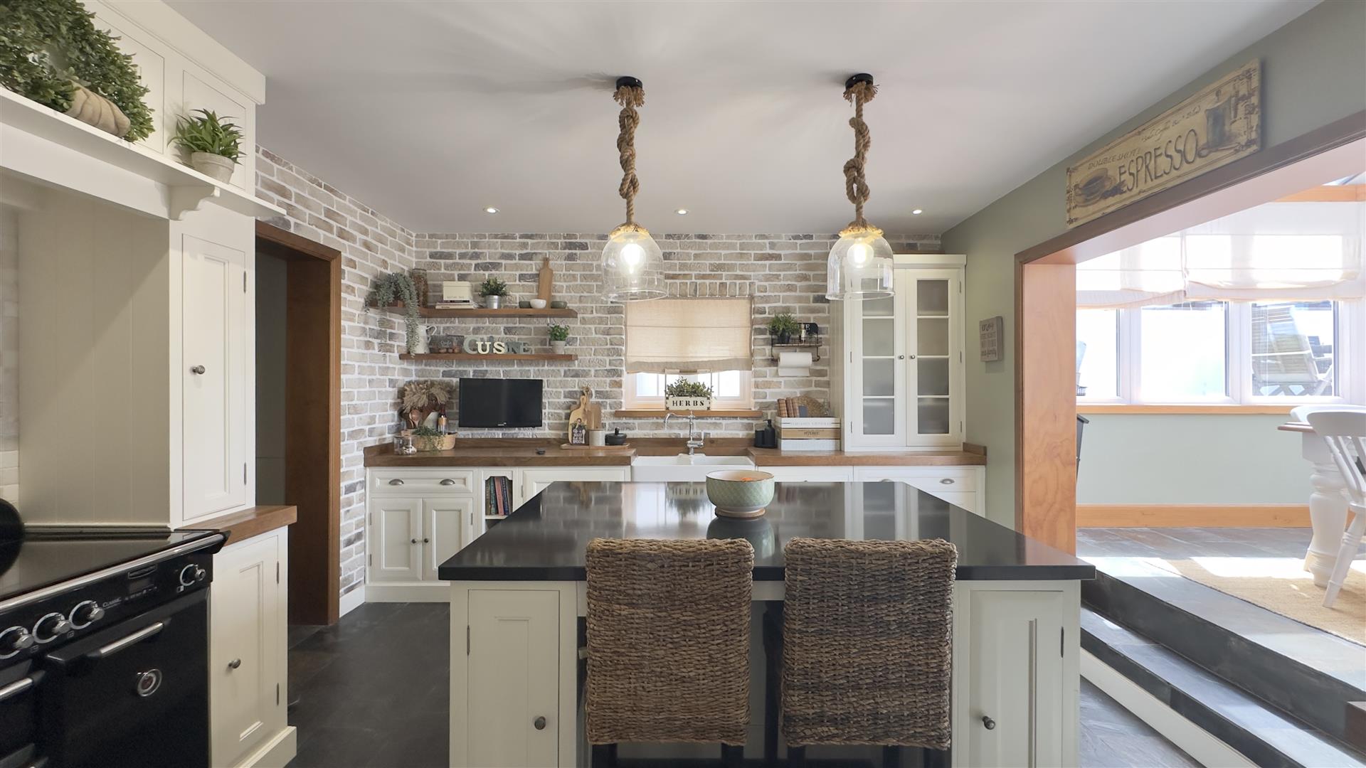 Image of House - 5 Bedrooms - 4 Bathrooms for Sale in Other South District-Gibraltar, Image 16